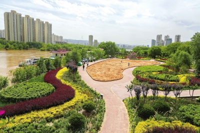 A061556046883841_change_p3_b