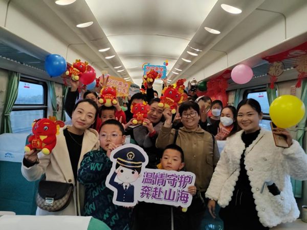 小慢车更换升级展新颜  “富民号”华丽嬗(27729609)-20231205192044_副本.jpg